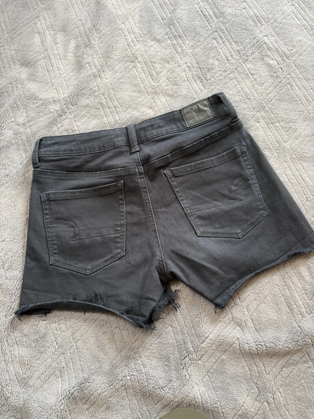 American Eagle Next Level Stretch Hi Rise Shortie Shorts 4 Black Raw Hem